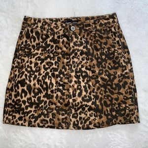 denim skirt with leopard print
